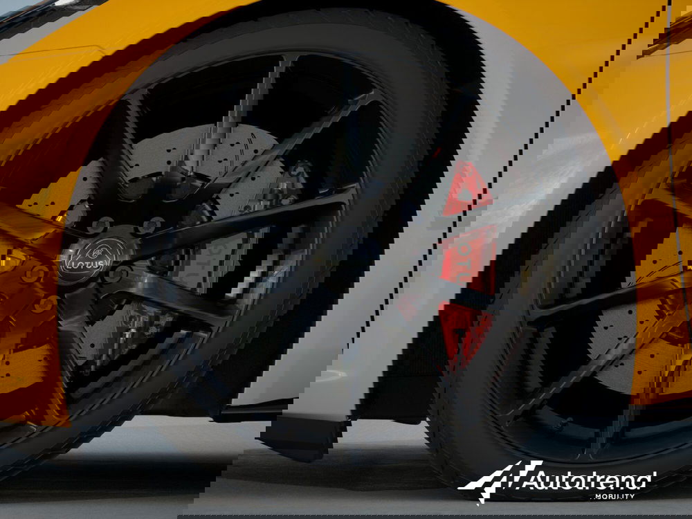 Lotus Emira nuova a Bari (12)