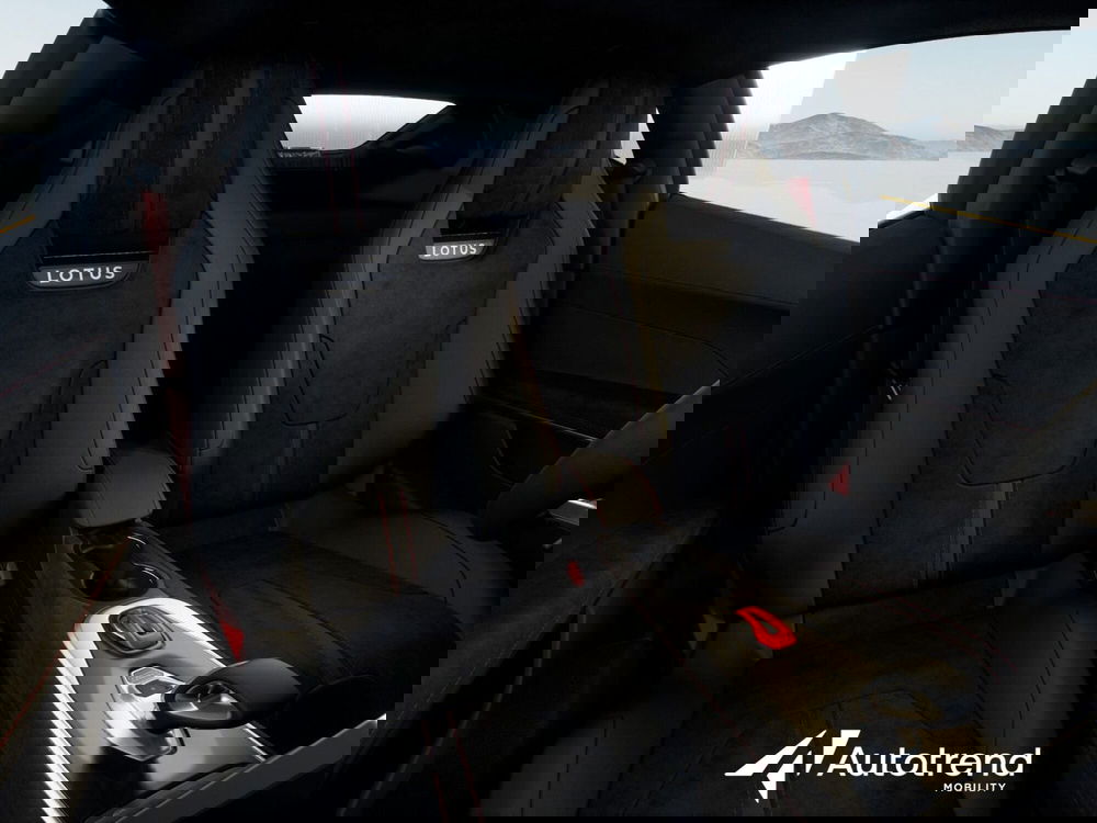 Lotus Emira nuova a Bari (15)