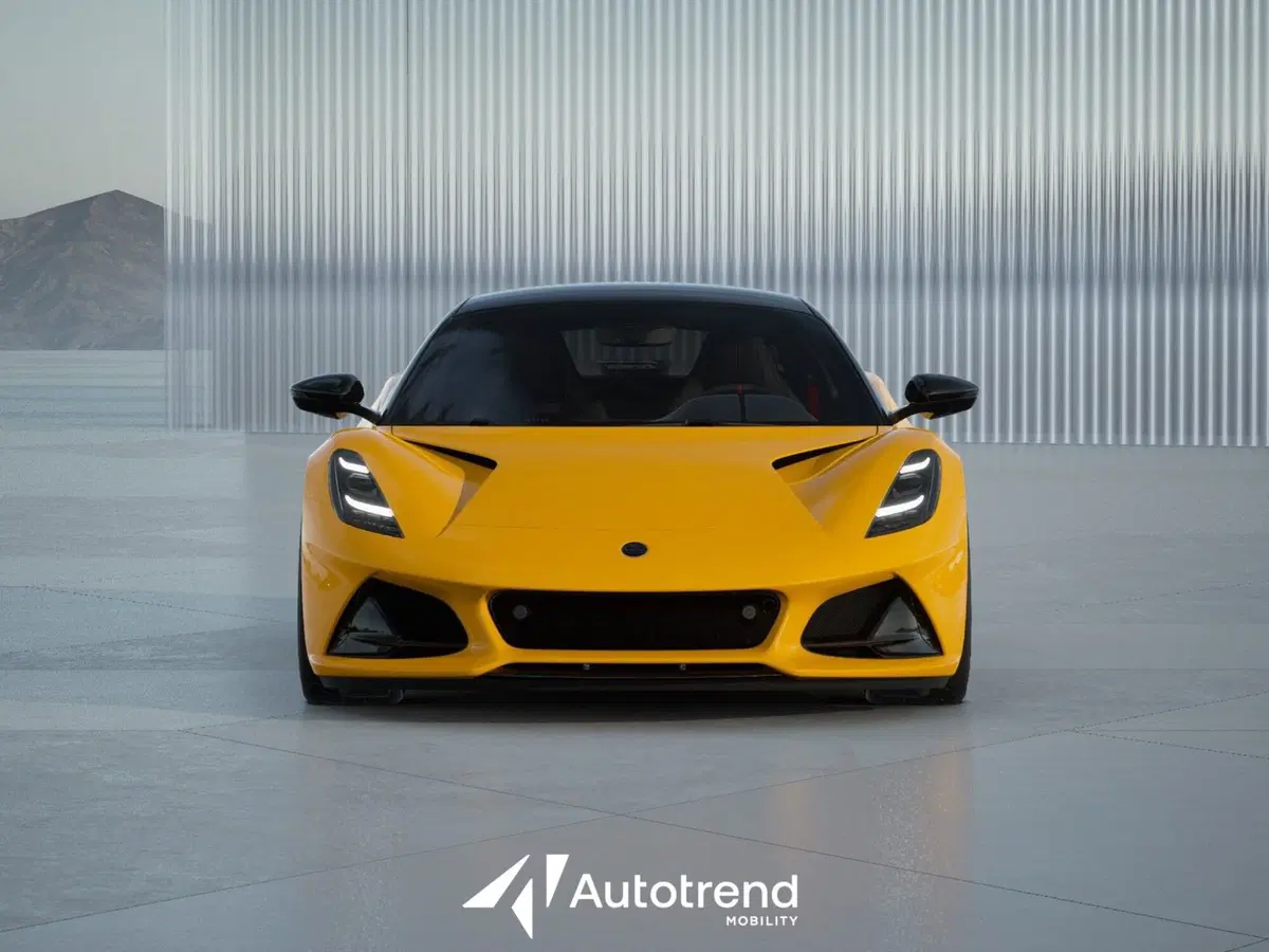 Lotus Emira nuova a Bari (3)