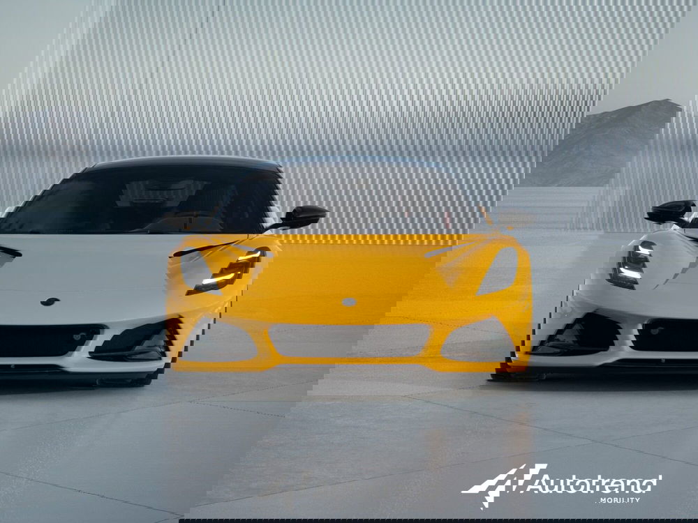 Lotus Emira nuova a Bari (3)