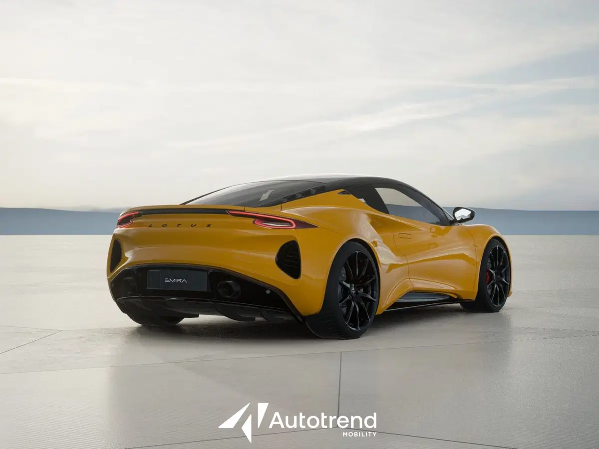 Lotus Emira nuova a Bari (8)