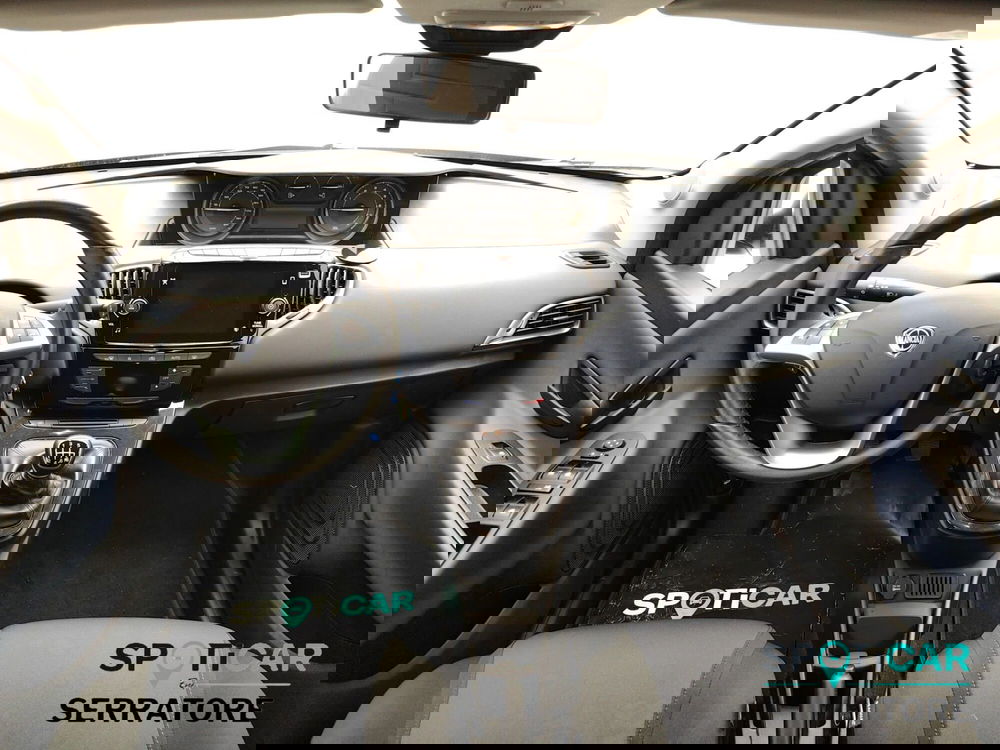 Lancia Ypsilon usata a Como (7)