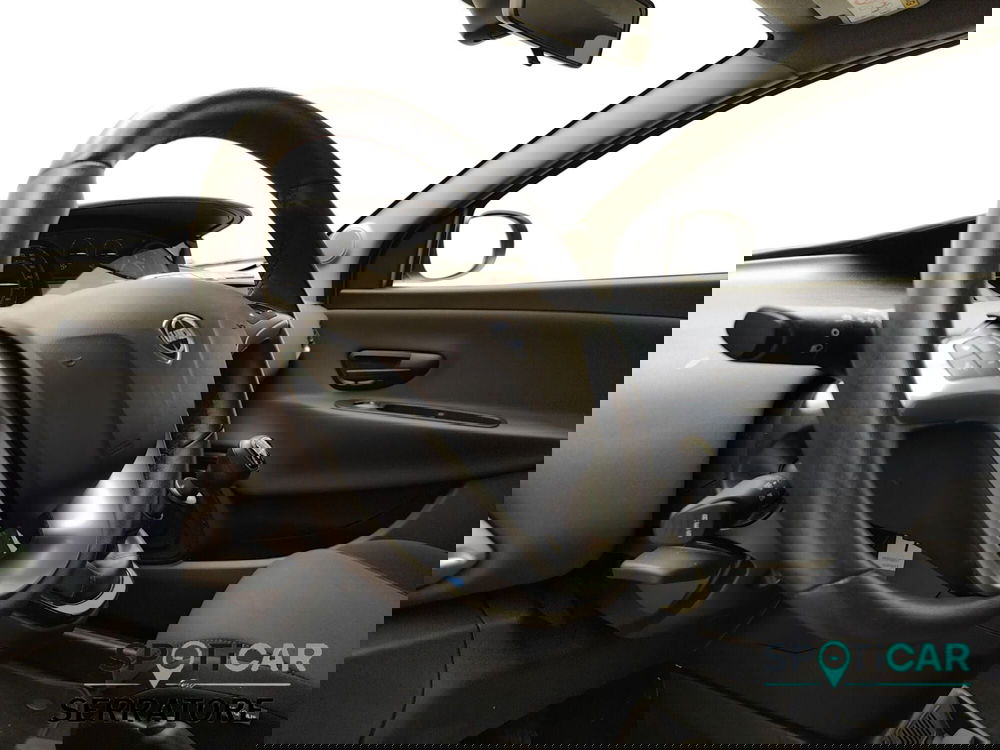 Lancia Ypsilon usata a Como (9)