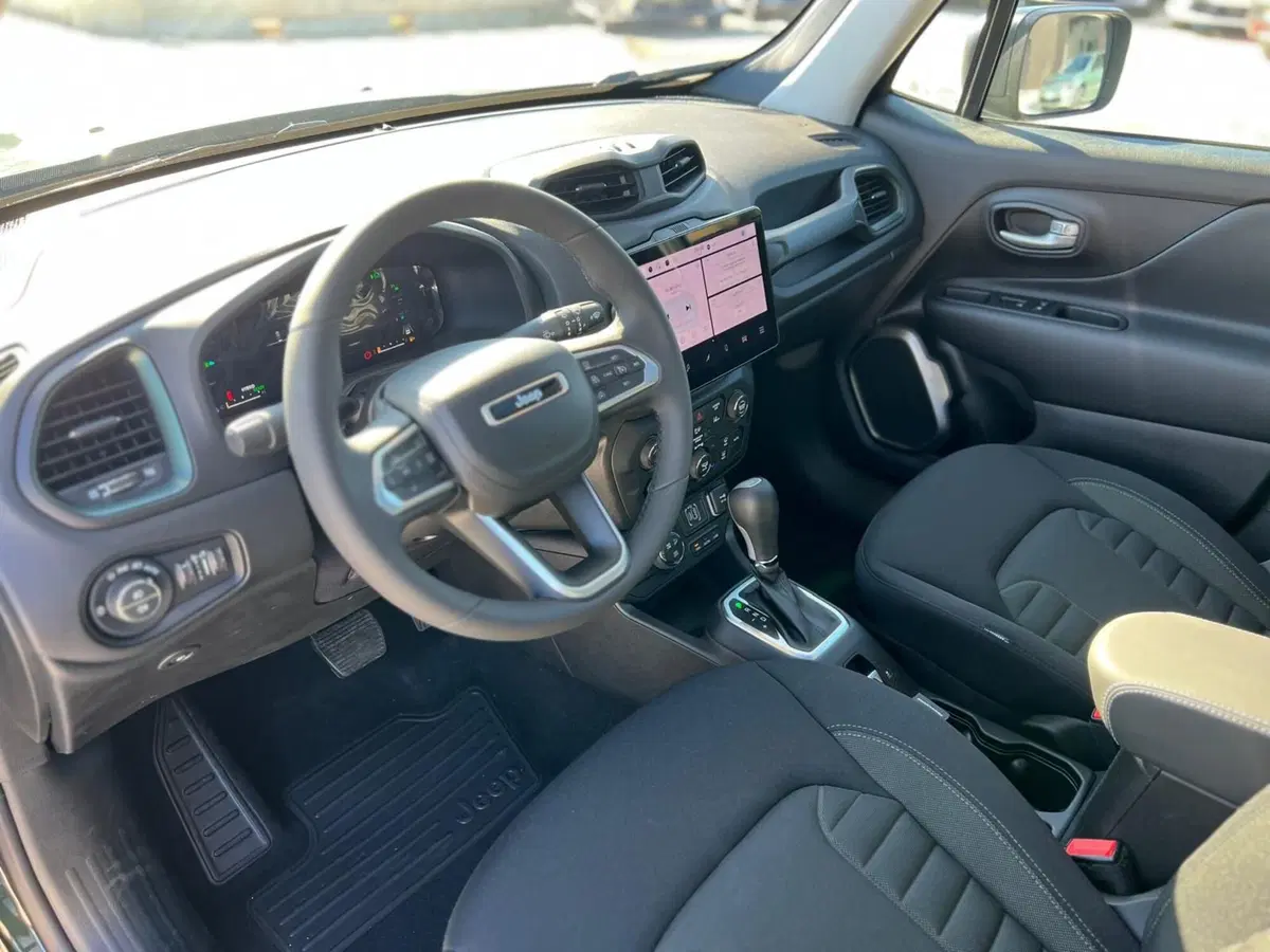 Jeep Renegade nuova a Matera (14)
