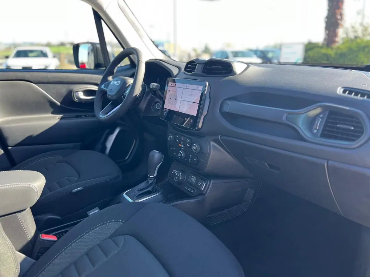 Jeep Renegade nuova a Matera (15)