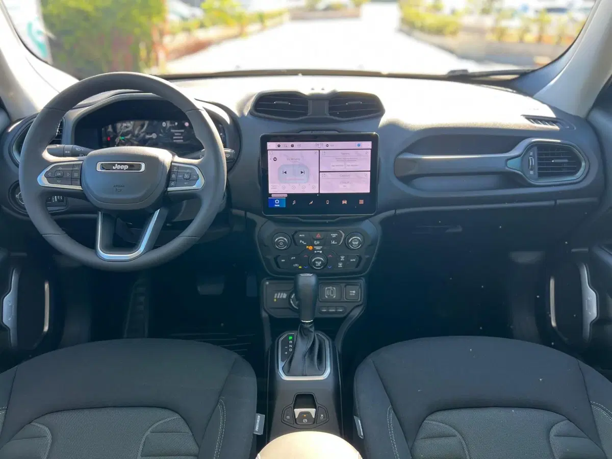 Jeep Renegade nuova a Matera (16)