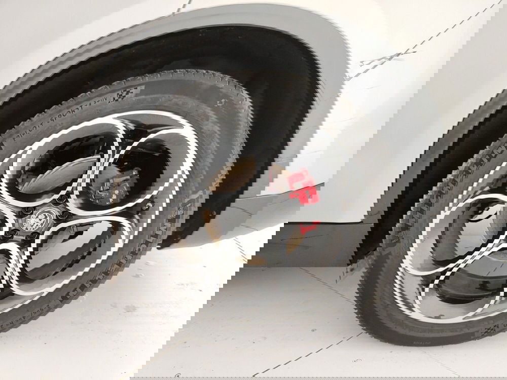 Alfa Romeo Stelvio usata a Caserta (12)