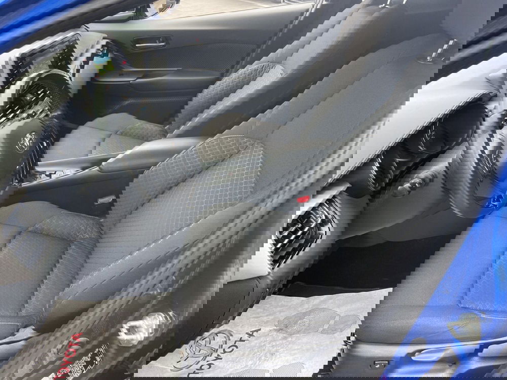 Toyota Toyota C-HR usata a Catania (9)