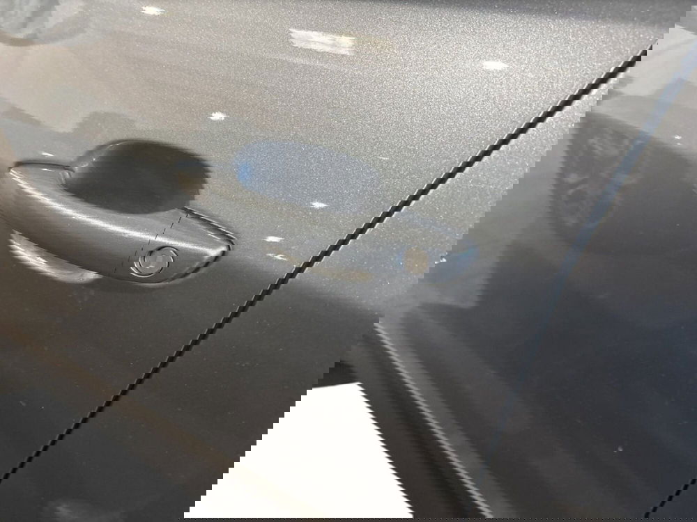 Jeep Avenger nuova a Caltanissetta (11)