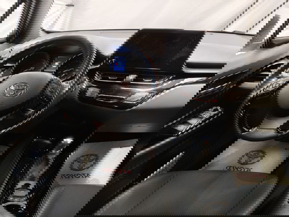 Toyota Toyota C-HR usata a Roma (10)