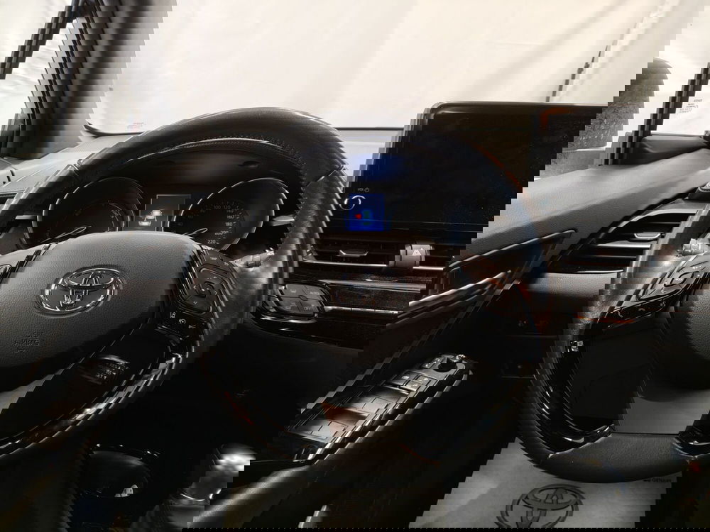 Toyota Toyota C-HR usata a Roma (11)