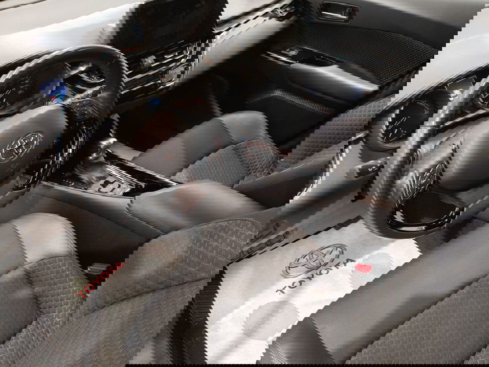 Toyota Toyota C-HR usata a Roma (13)
