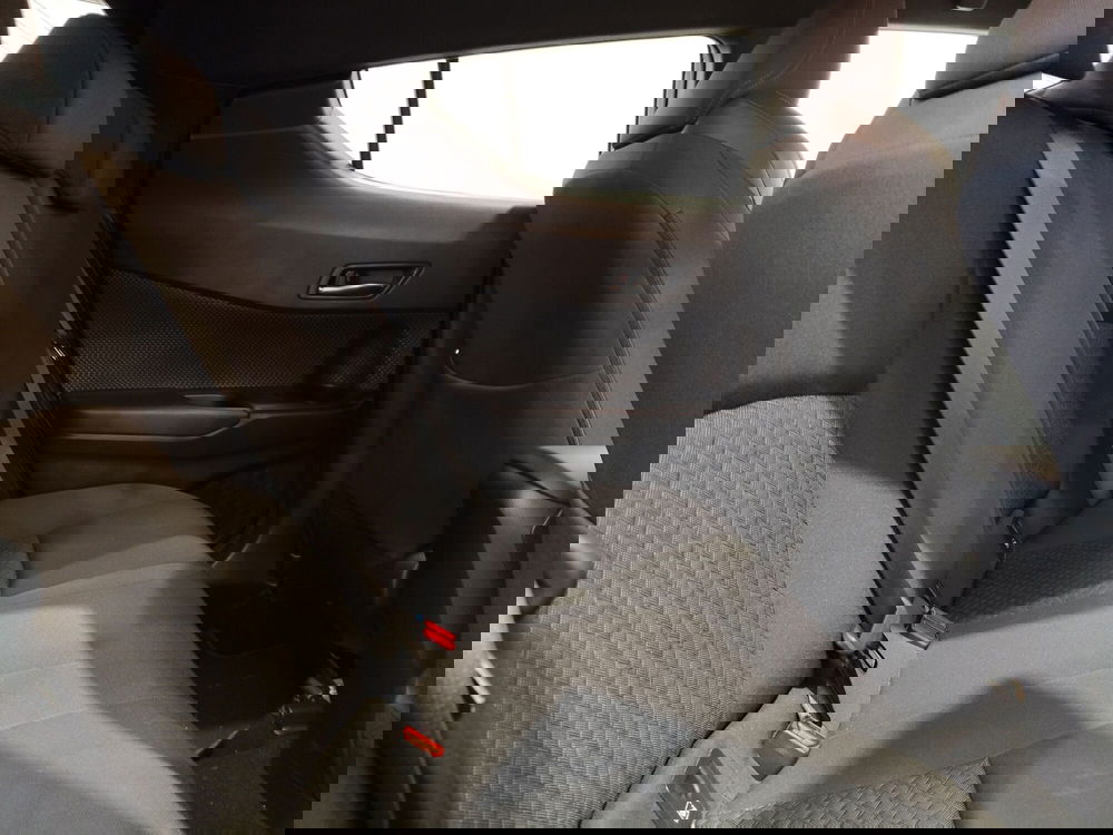 Toyota Toyota C-HR usata a Roma (8)