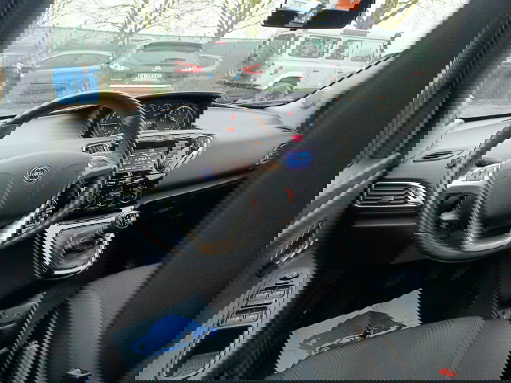 Lancia Ypsilon usata a Bologna (10)