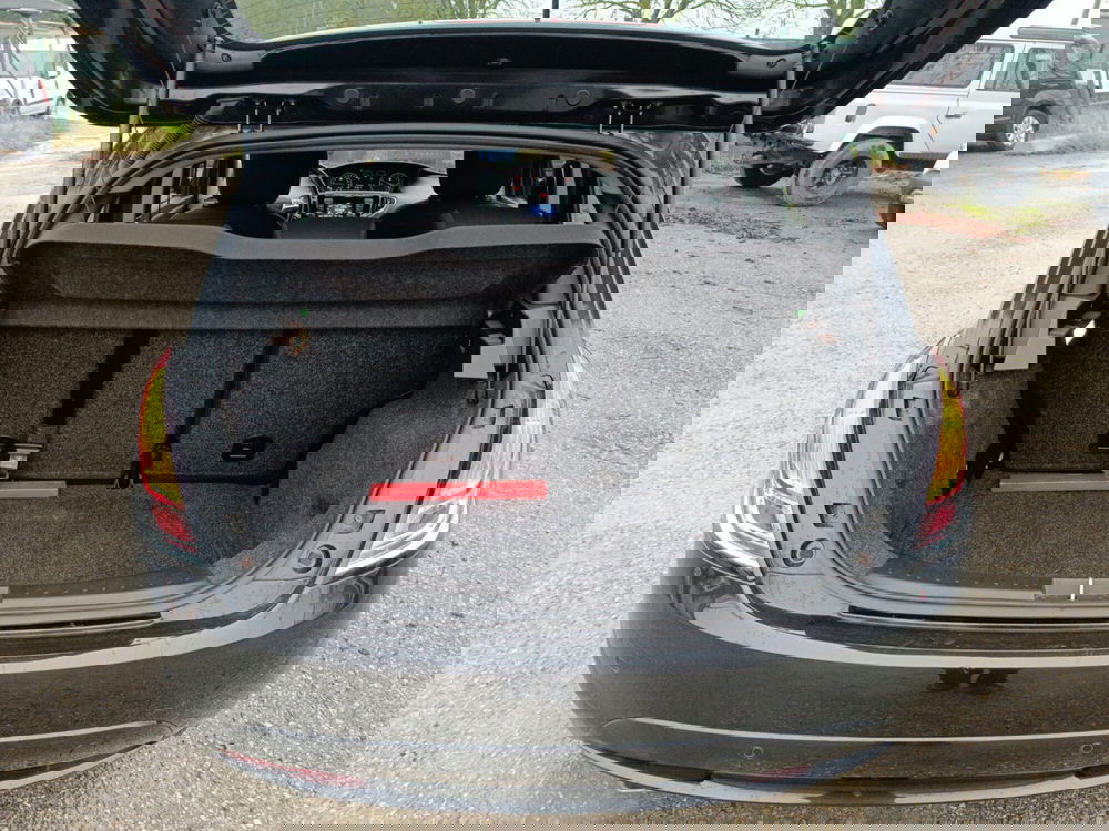 Lancia Ypsilon usata a Bologna (9)