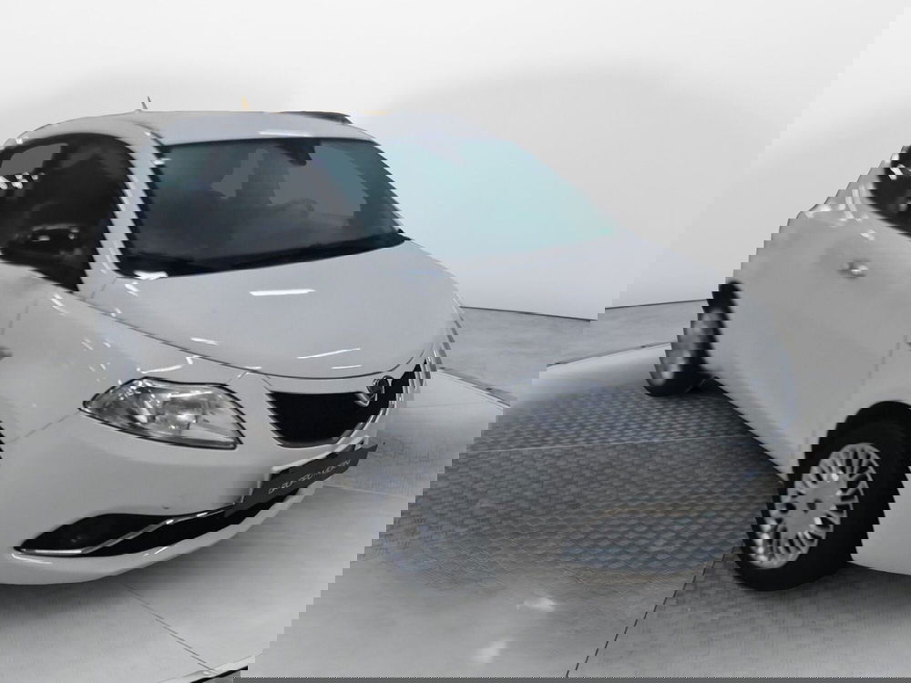 Lancia Ypsilon usata a Bologna (3)