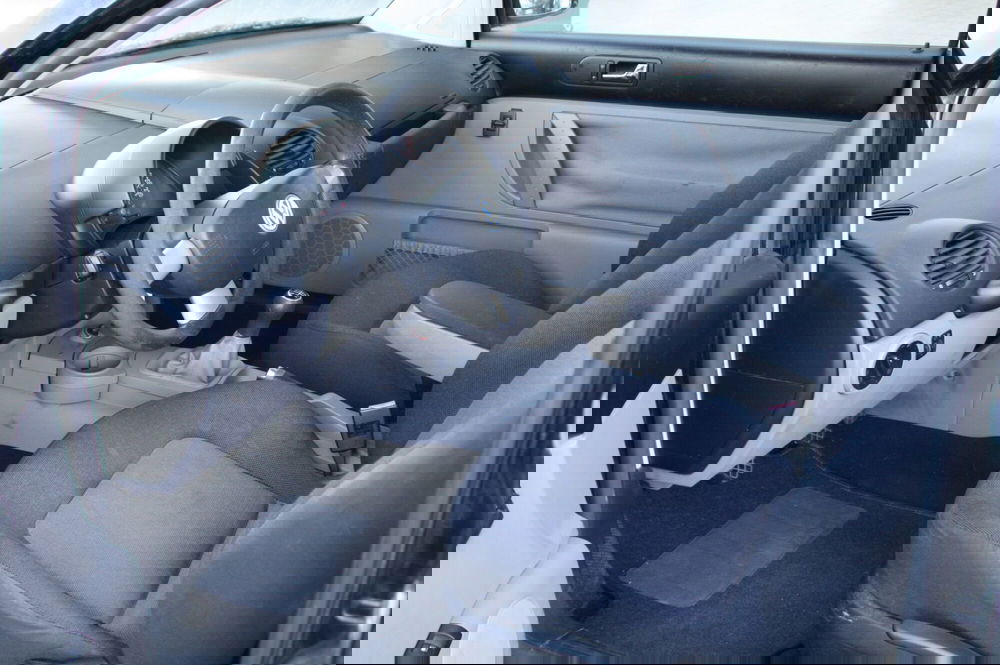 Volkswagen New Beetle usata a Pordenone (8)