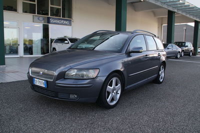 Volvo V50 2.0 D cat Momentum del 2004 usata a Pordenone