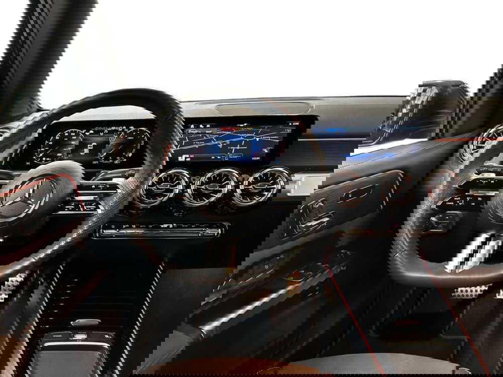 Mercedes-Benz GLB usata a Milano (11)