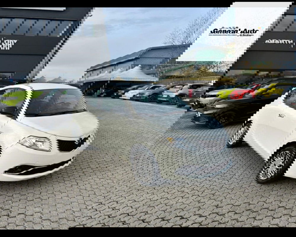 Lancia Ypsilon usata a Lucca