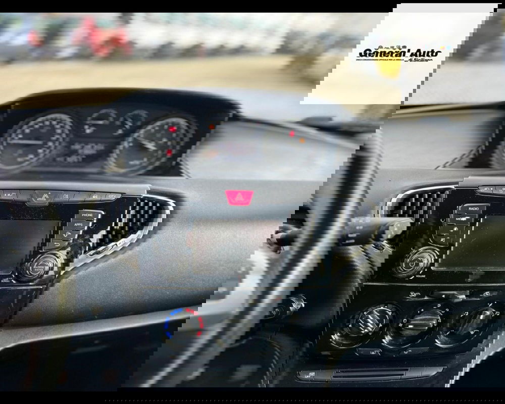 Lancia Ypsilon usata a Lucca (13)