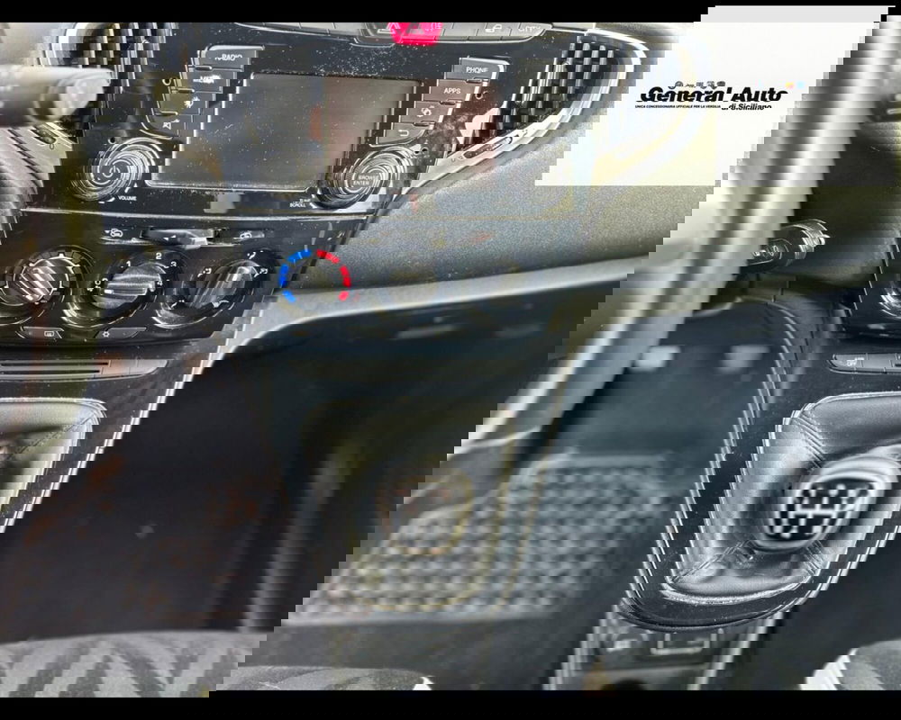 Lancia Ypsilon usata a Lucca (14)