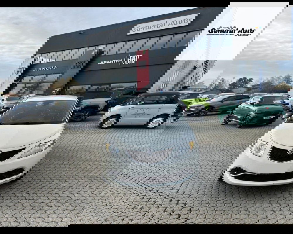 Lancia Ypsilon usata a Lucca (2)