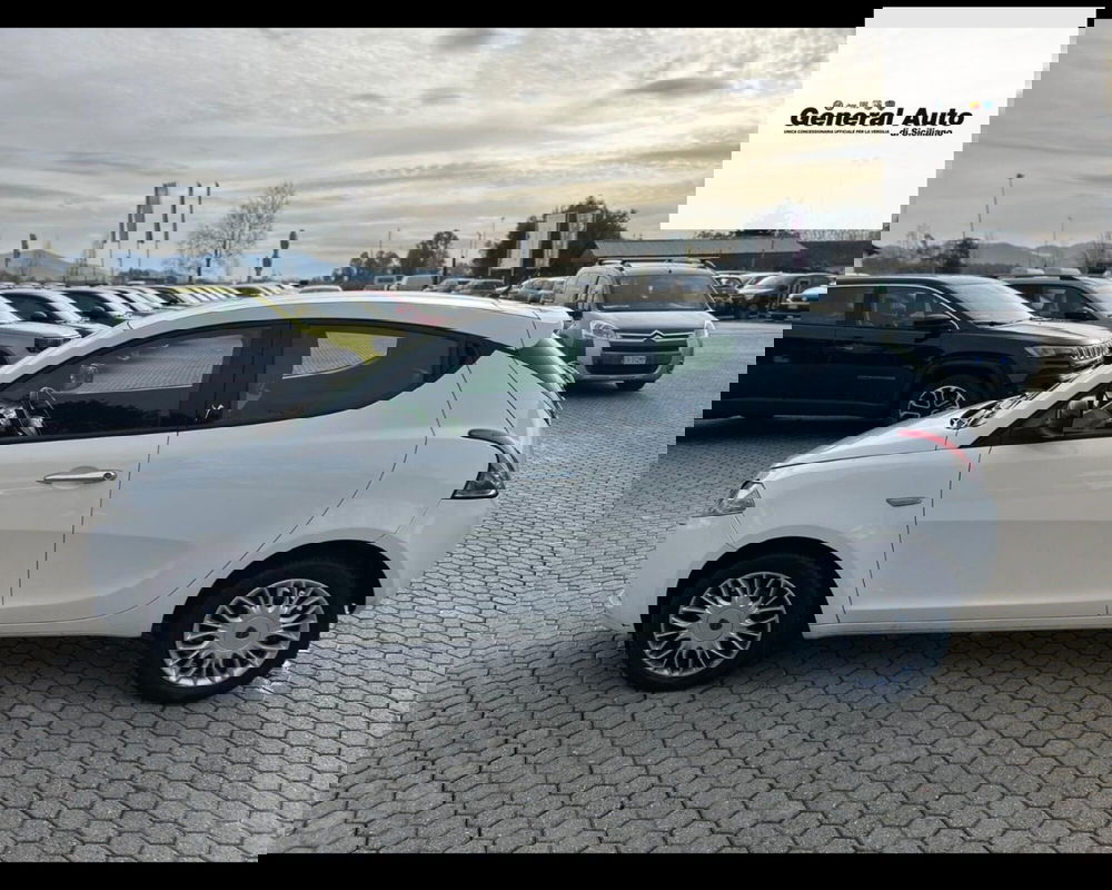 Lancia Ypsilon usata a Lucca (3)