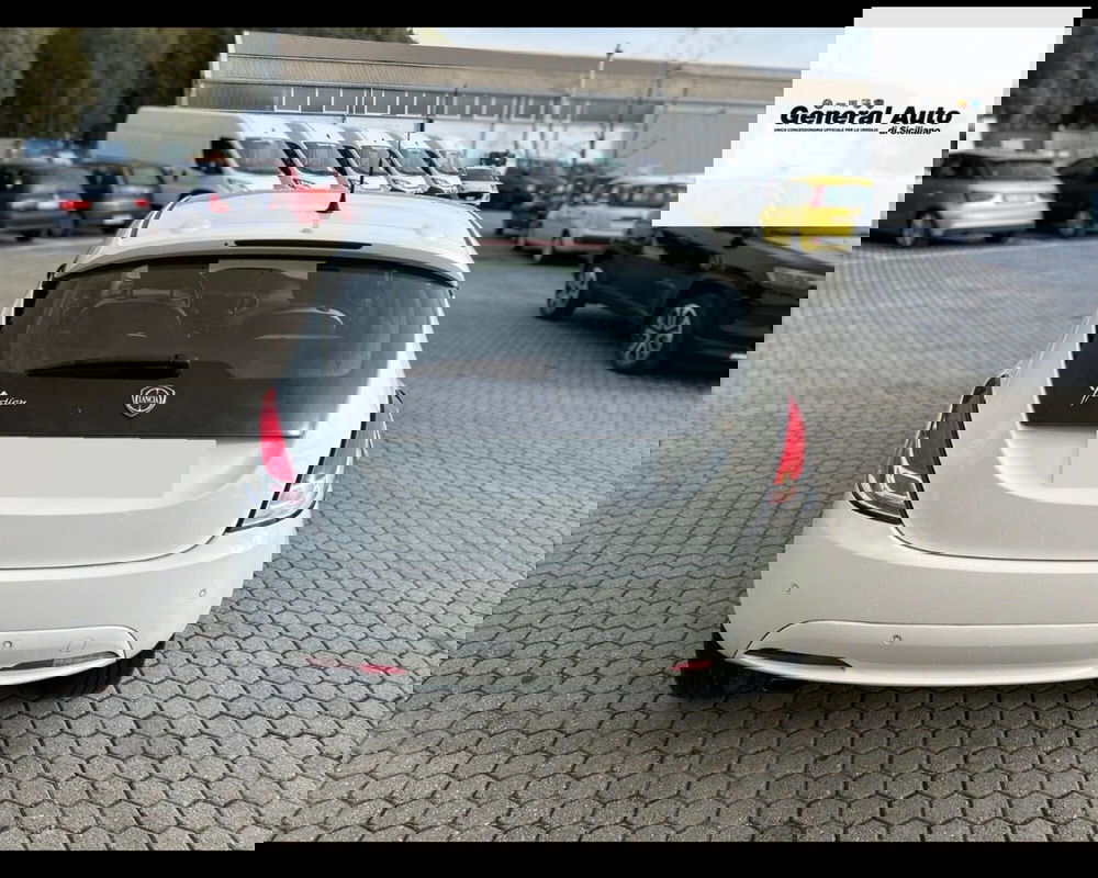 Lancia Ypsilon usata a Lucca (5)