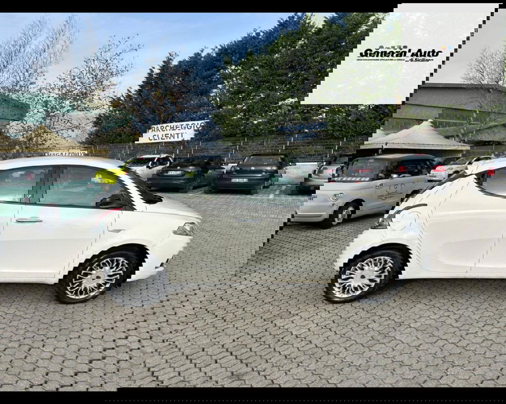 Lancia Ypsilon usata a Lucca (7)