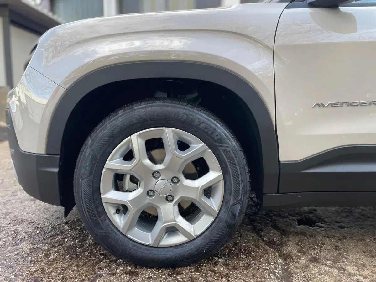 Jeep Avenger nuova a Ancona (18)