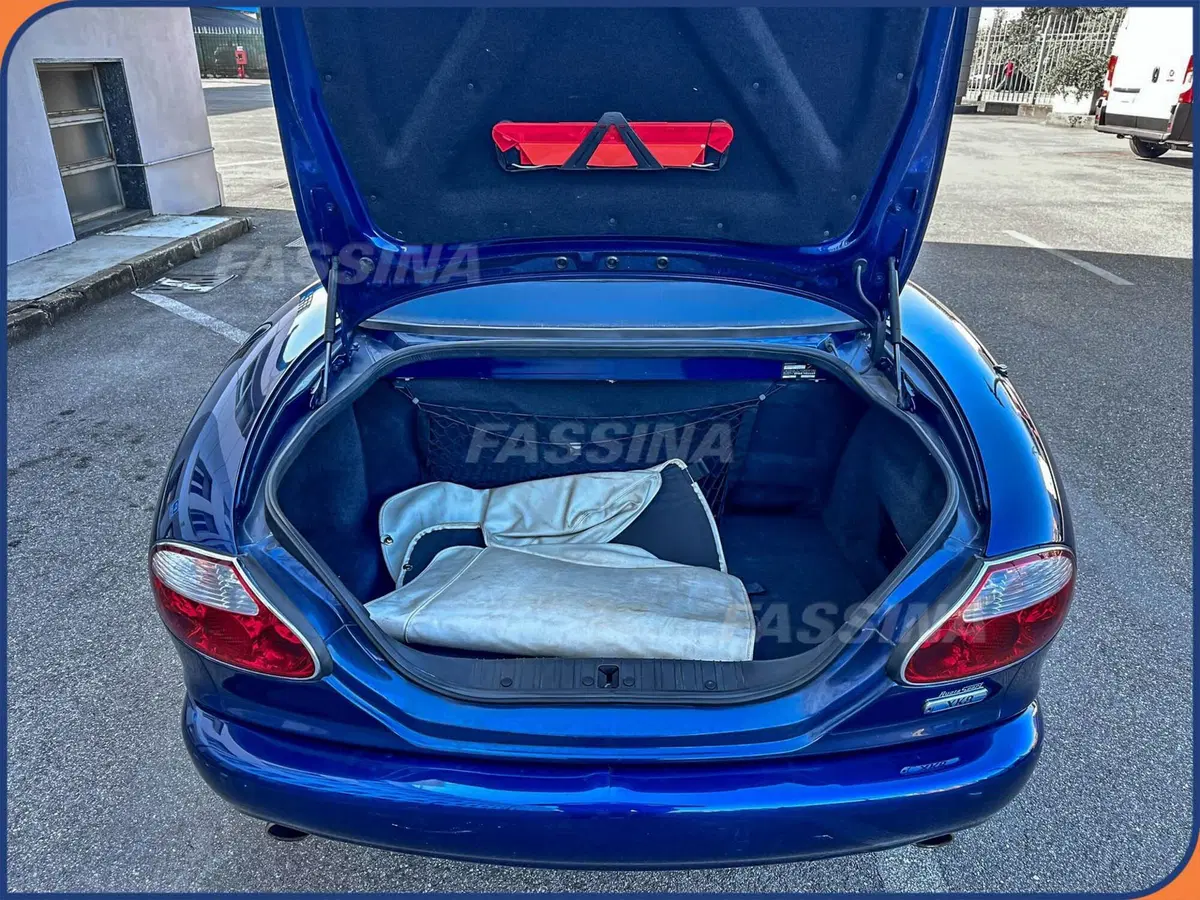 Jaguar XK usata a Milano (11)