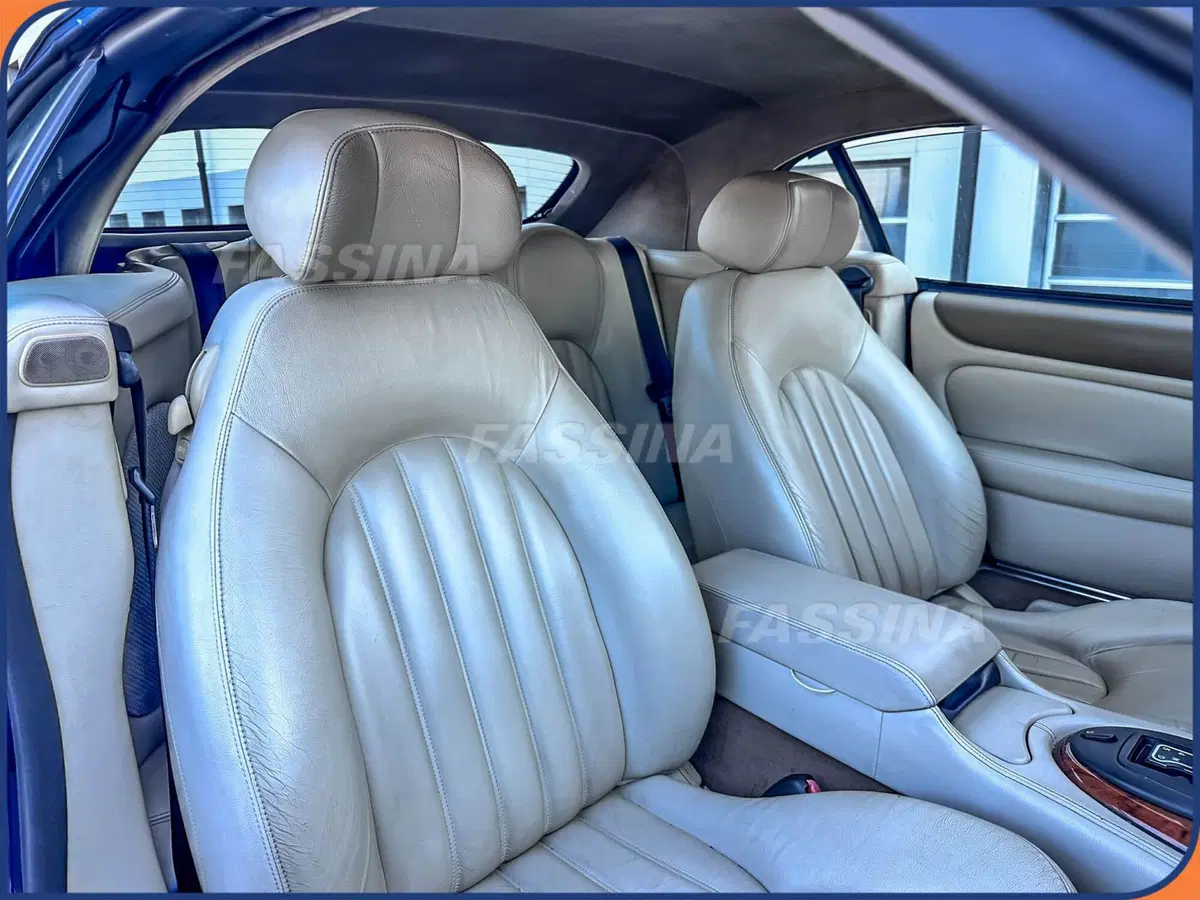 Jaguar XK usata a Milano (13)