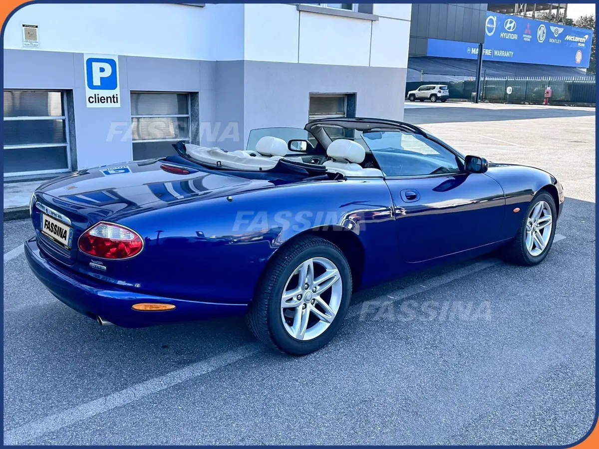 Jaguar XK usata a Milano (5)