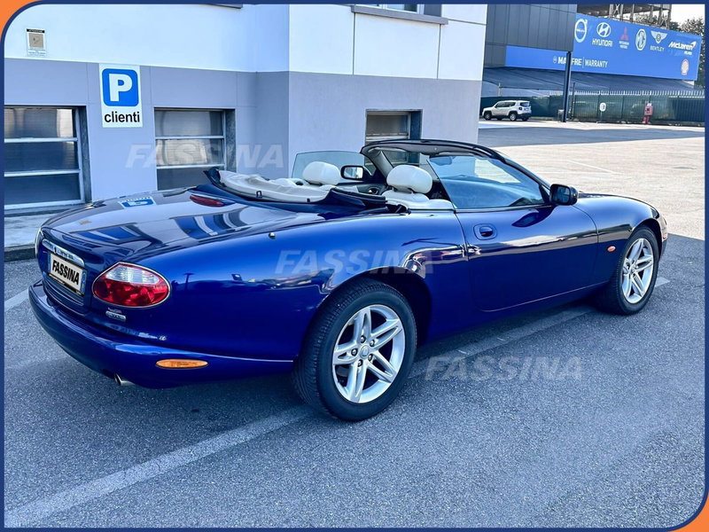 Jaguar XK usata a Milano (5)