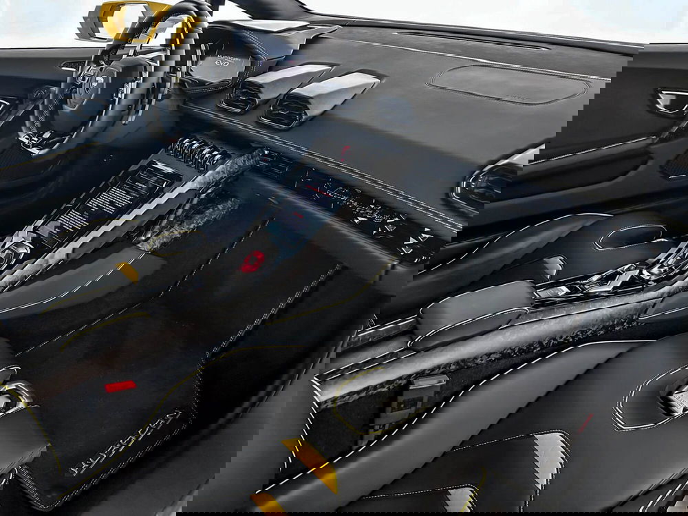 Lamborghini Huracán Coupé usata a Milano (12)