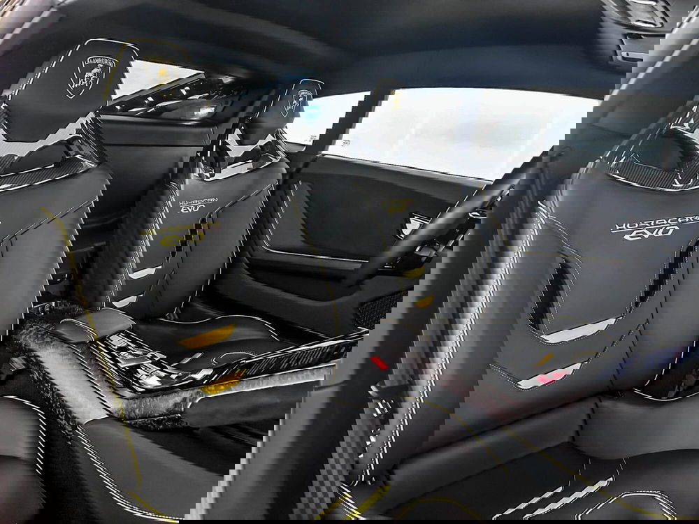 Lamborghini Huracán Coupé usata a Milano (13)