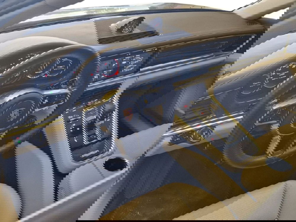 Porsche Panamera usata a Bari (10)