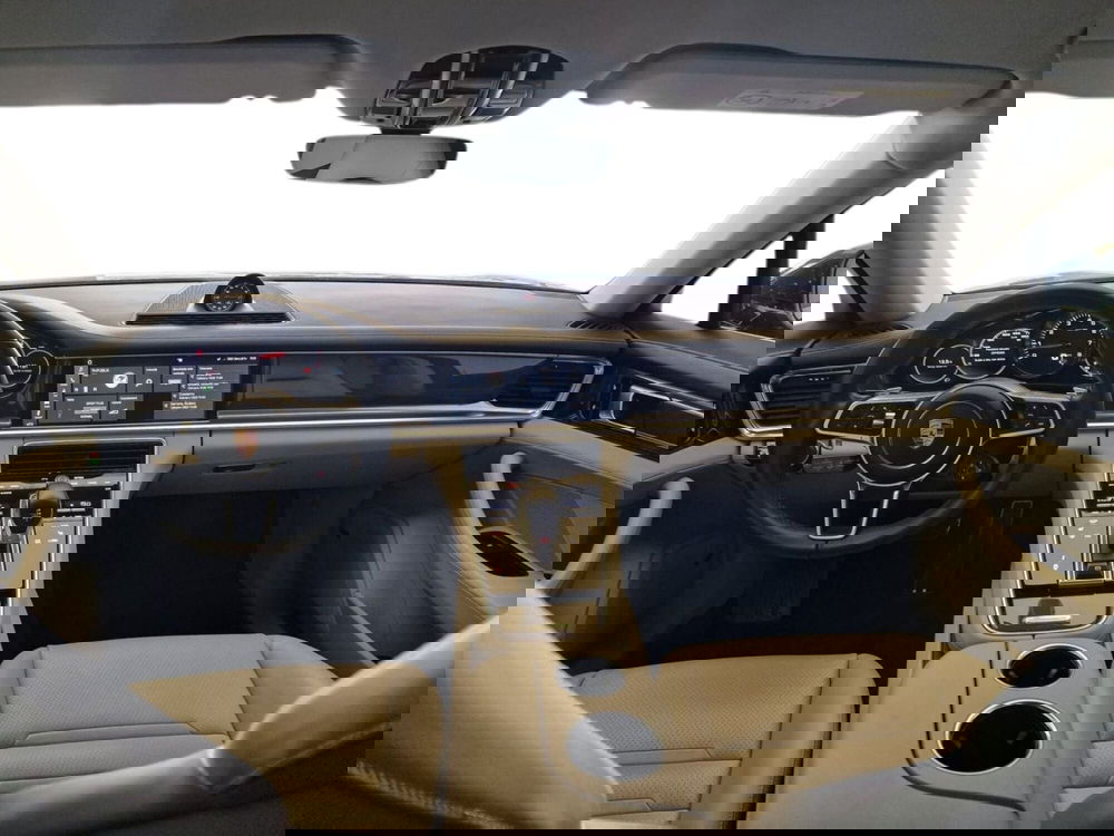 Porsche Panamera usata a Bari (17)