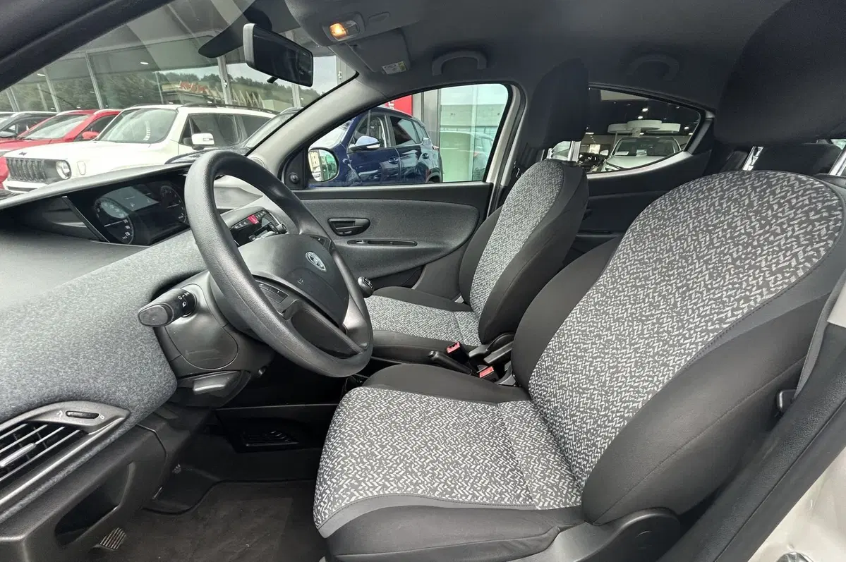 Lancia Ypsilon usata a Modena (10)