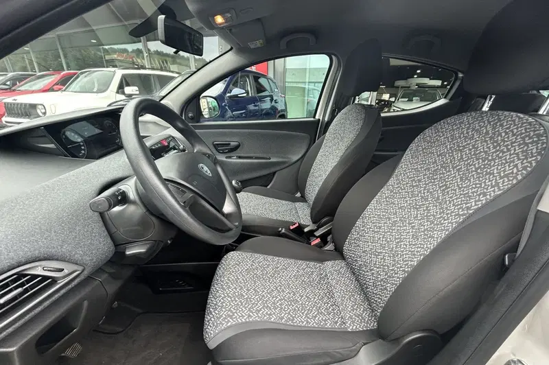 Lancia Ypsilon usata a Modena (10)