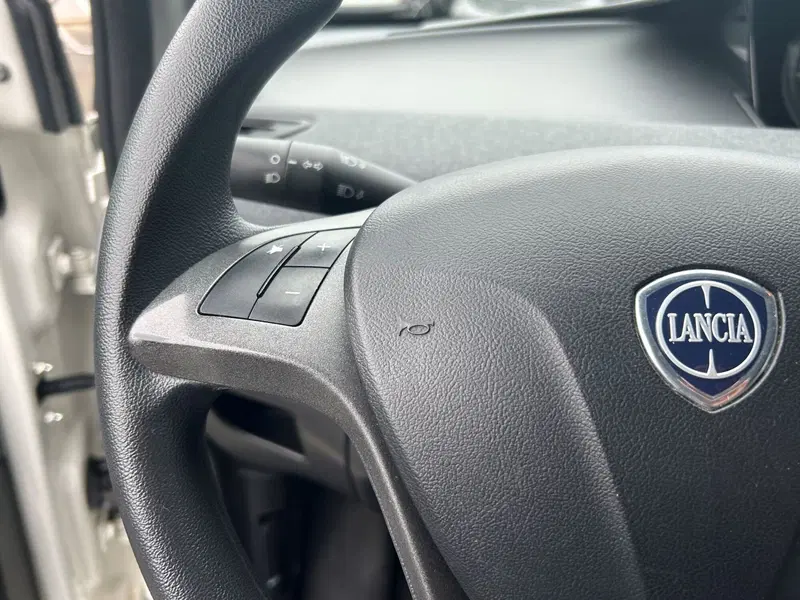 Lancia Ypsilon usata a Modena (14)