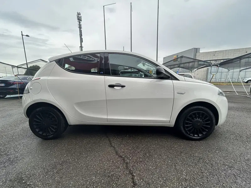 Lancia Ypsilon usata a Modena (3)