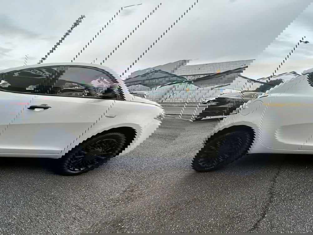 Lancia Ypsilon usata a Modena (3)