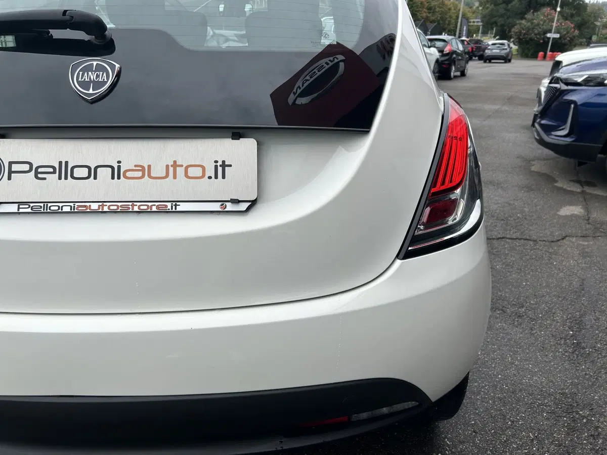 Lancia Ypsilon usata a Modena (6)