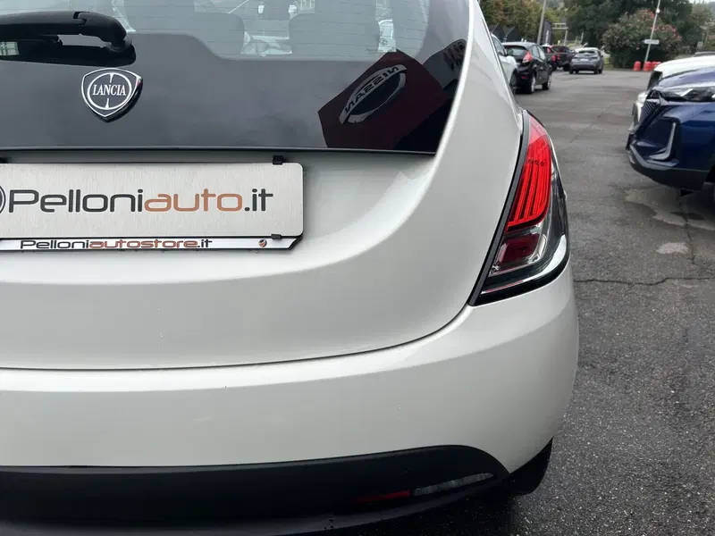 Lancia Ypsilon usata a Modena (6)