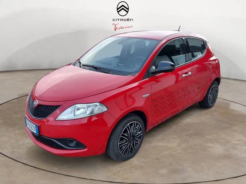 Lancia Ypsilon usata a Pavia