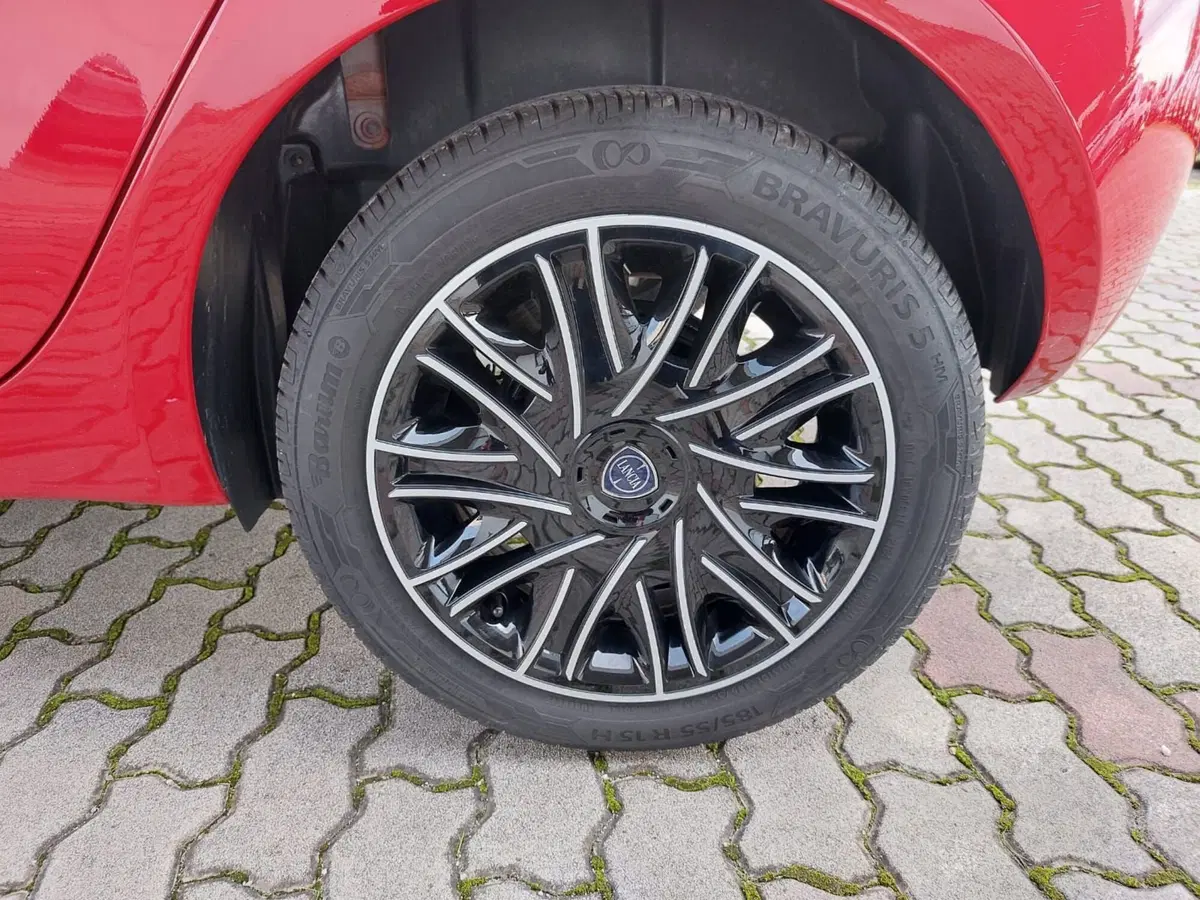 Lancia Ypsilon usata a Pavia (13)