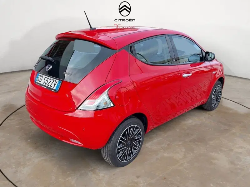 Lancia Ypsilon usata a Pavia (2)