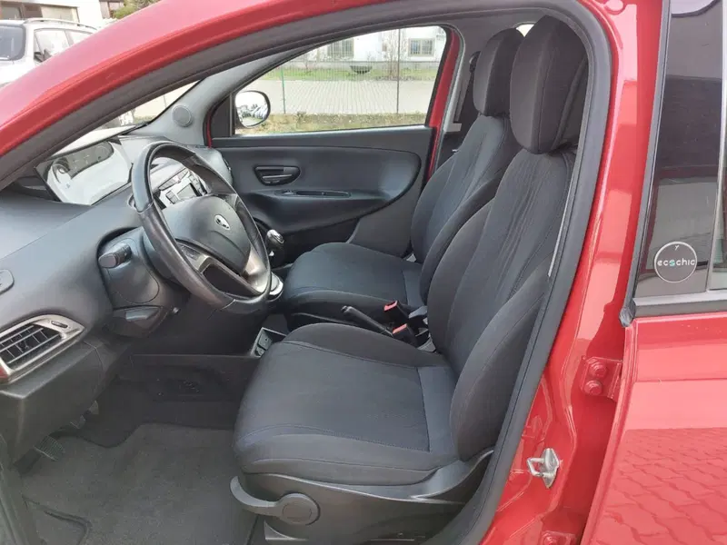 Lancia Ypsilon usata a Pavia (3)